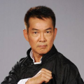 老板让秘书趴下露出屁股