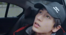 一个男生把另一个男生×哭